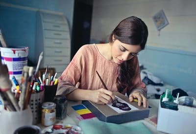 Diseñador a sus diseños